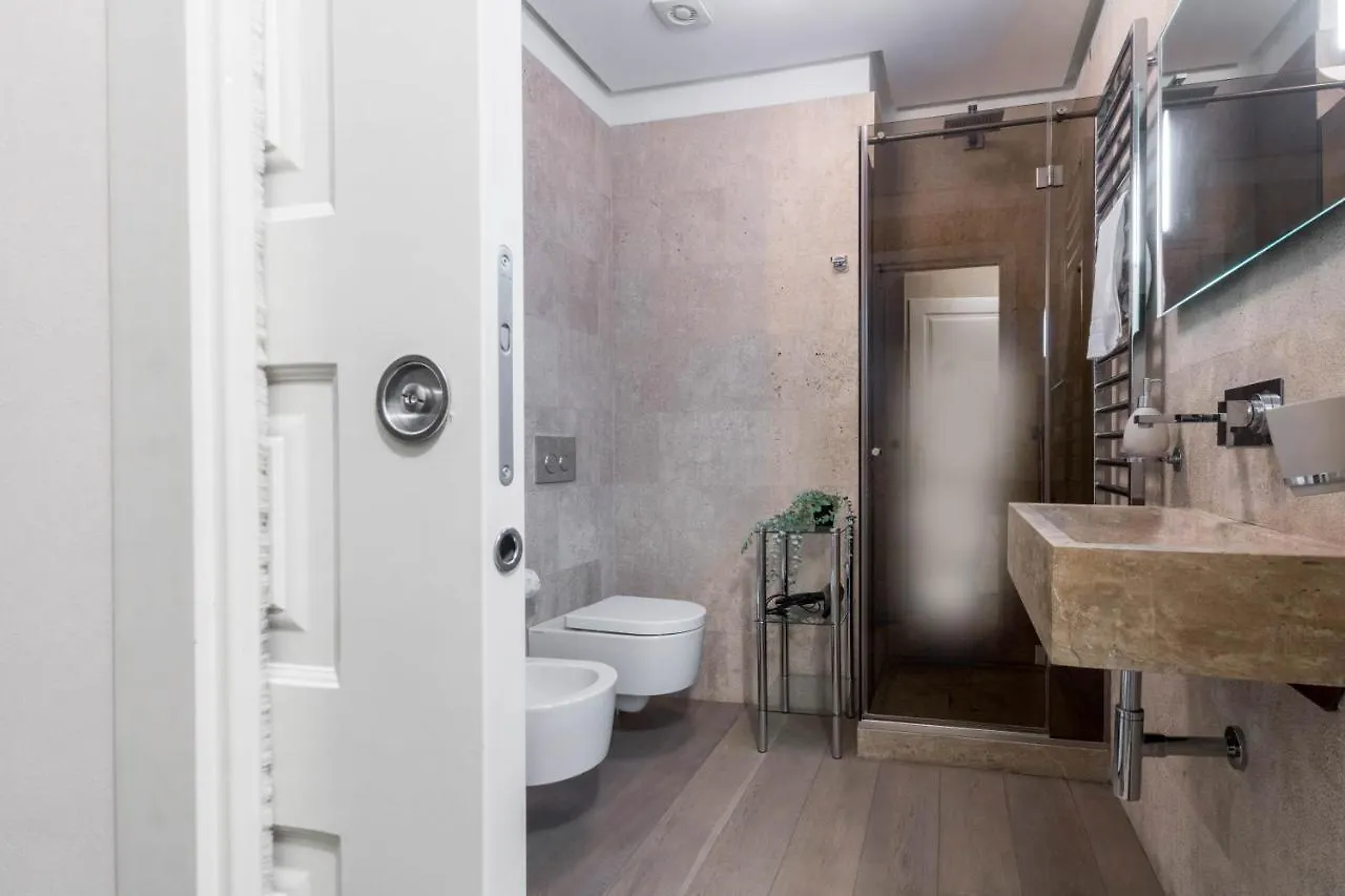 Joivy Elegant Studio For 2 Near Duomo Di Milan Apartment